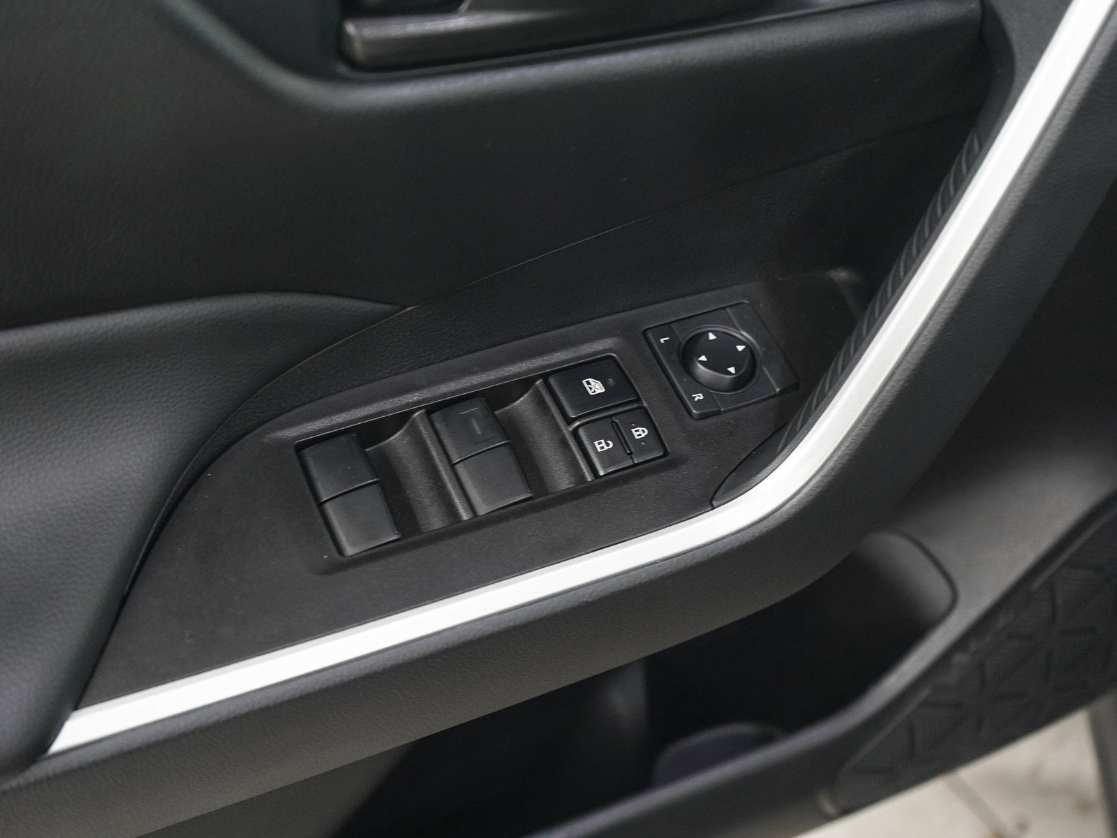 Used 2025 Toyota RAV4 LE FWD image 19
