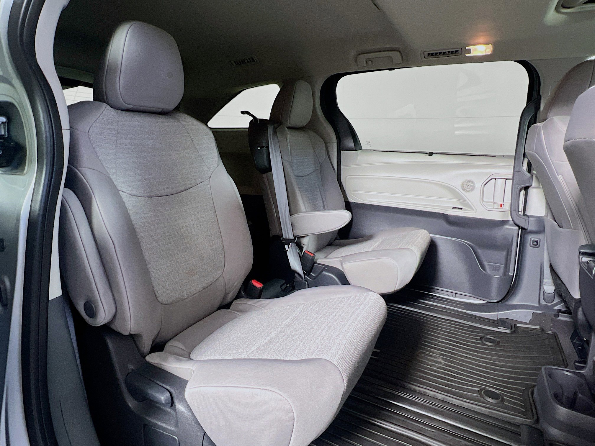 Certified 2024 Toyota Sienna LE w/ LE Plus Package image 23