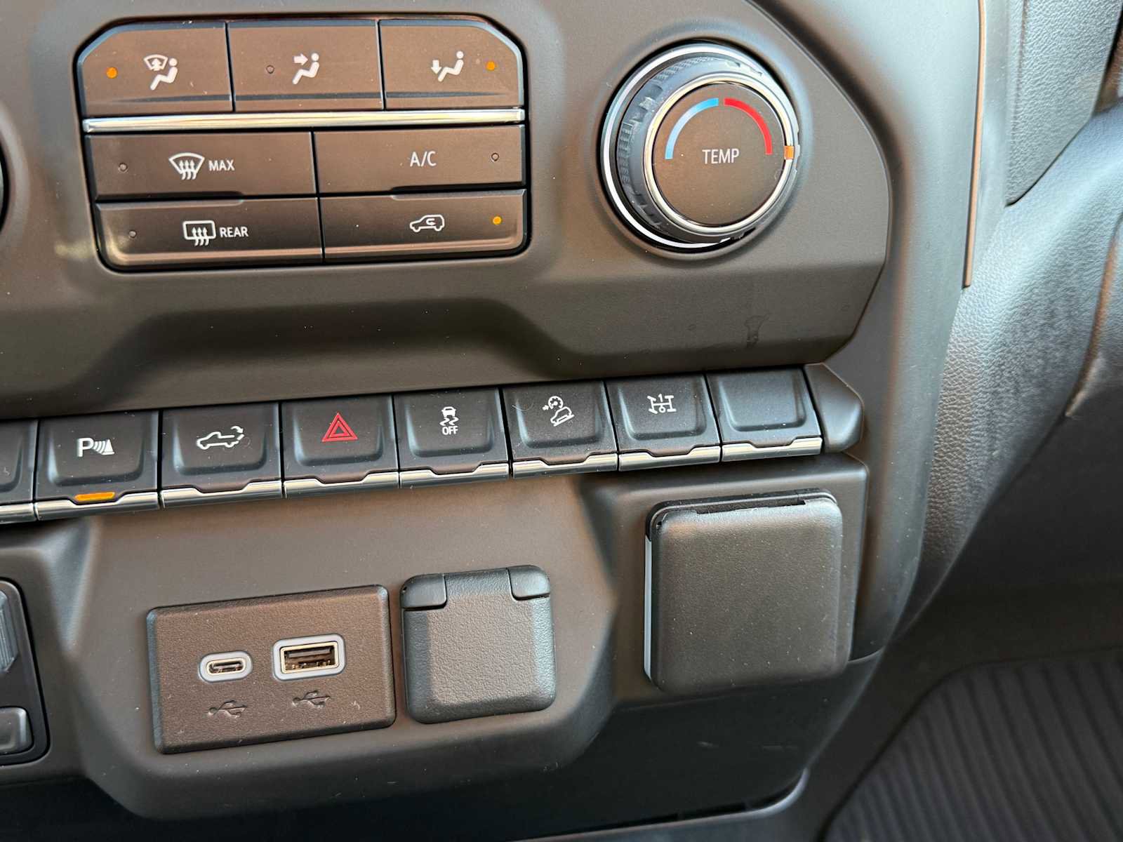 Used 2024 Chevrolet Silverado 2500 Custom w/ Custom Value Package image 46