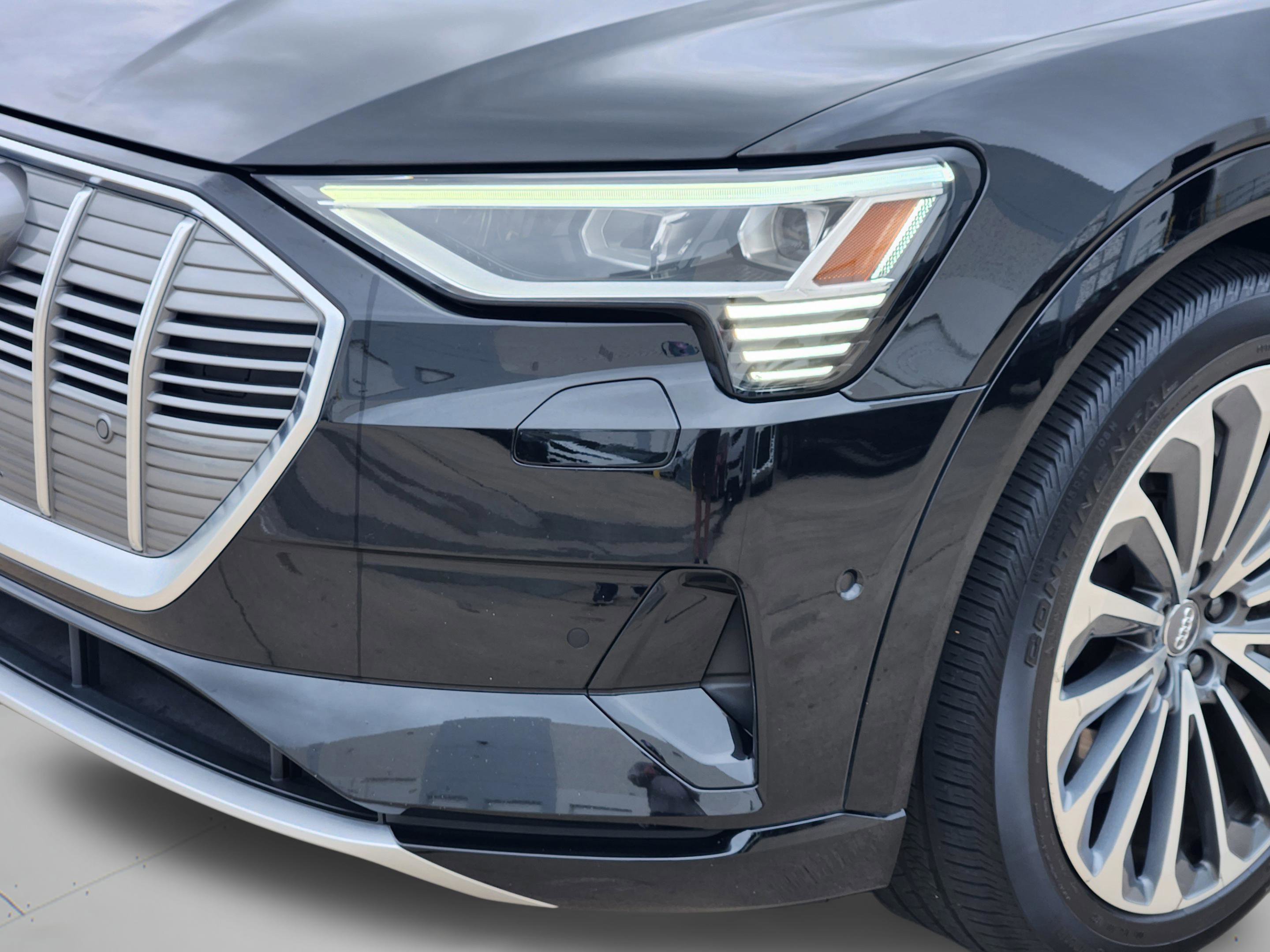 Used 2019 Audi e-tron Prestige w/ Prestige Package image 32