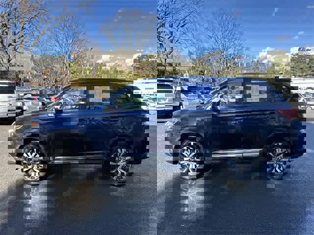 Used 2019 Mitsubishi Outlander ES image 2