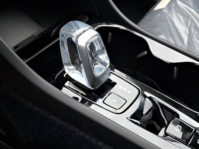 New 2026 Volvo XC40 B5 Plus w/ Protection Package Premier AWD/4WD image 6