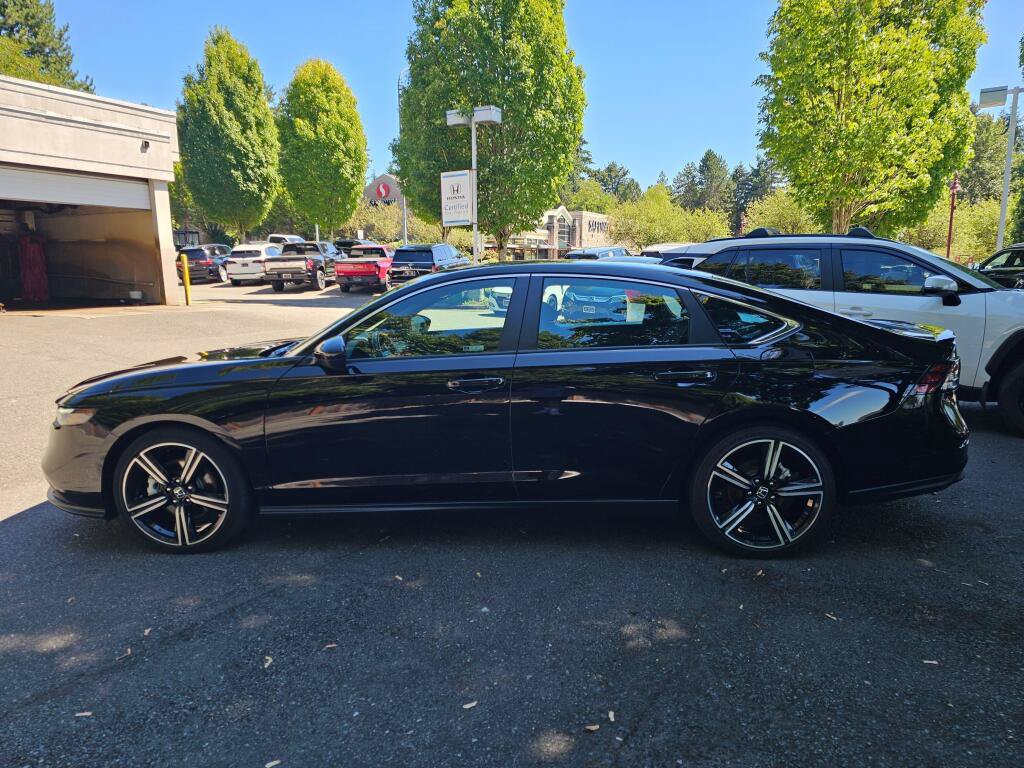 Used 2023 Honda Accord Sport image 4