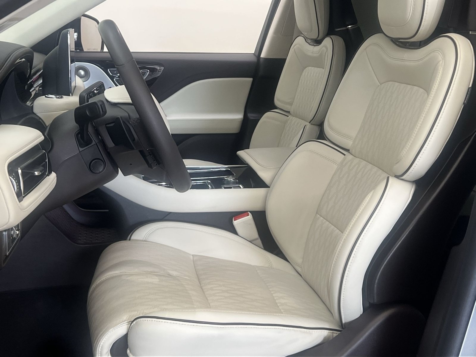 Used 2023 Lincoln Aviator Black Label AWD/4WD image 12