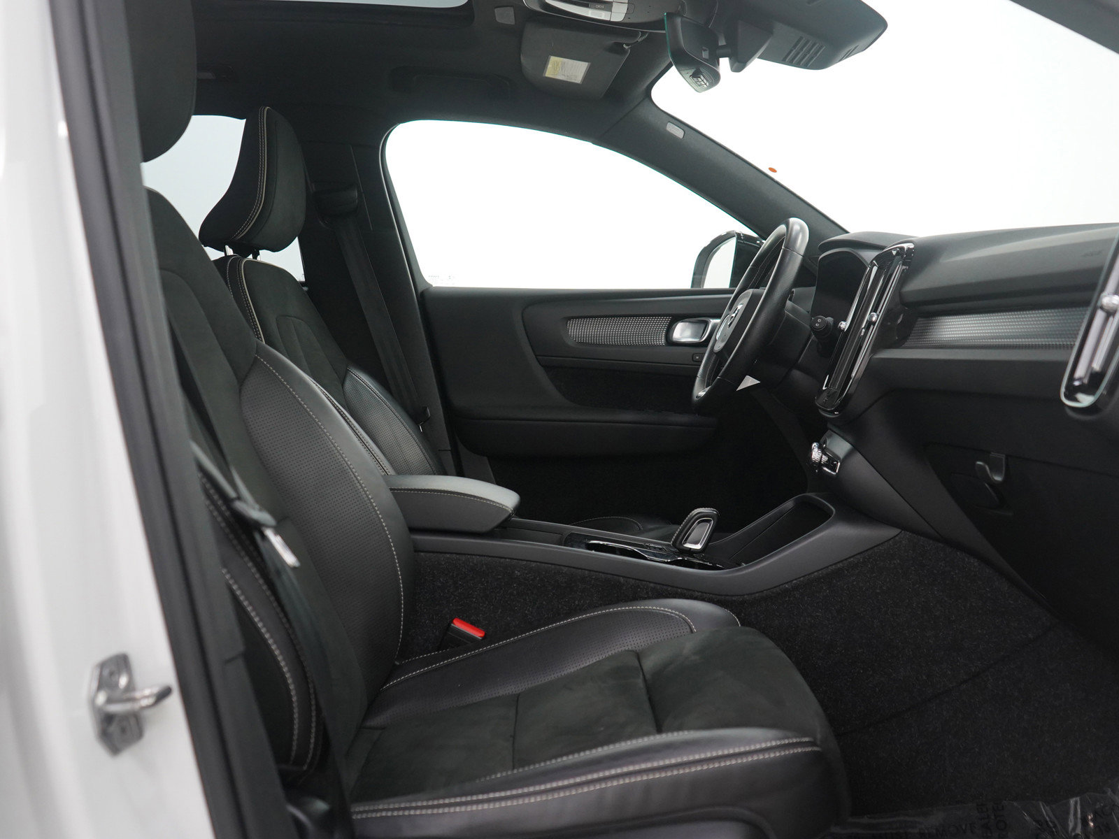 Used 2021 Volvo XC40 P8 Recharge w/ Advanced Package image 11