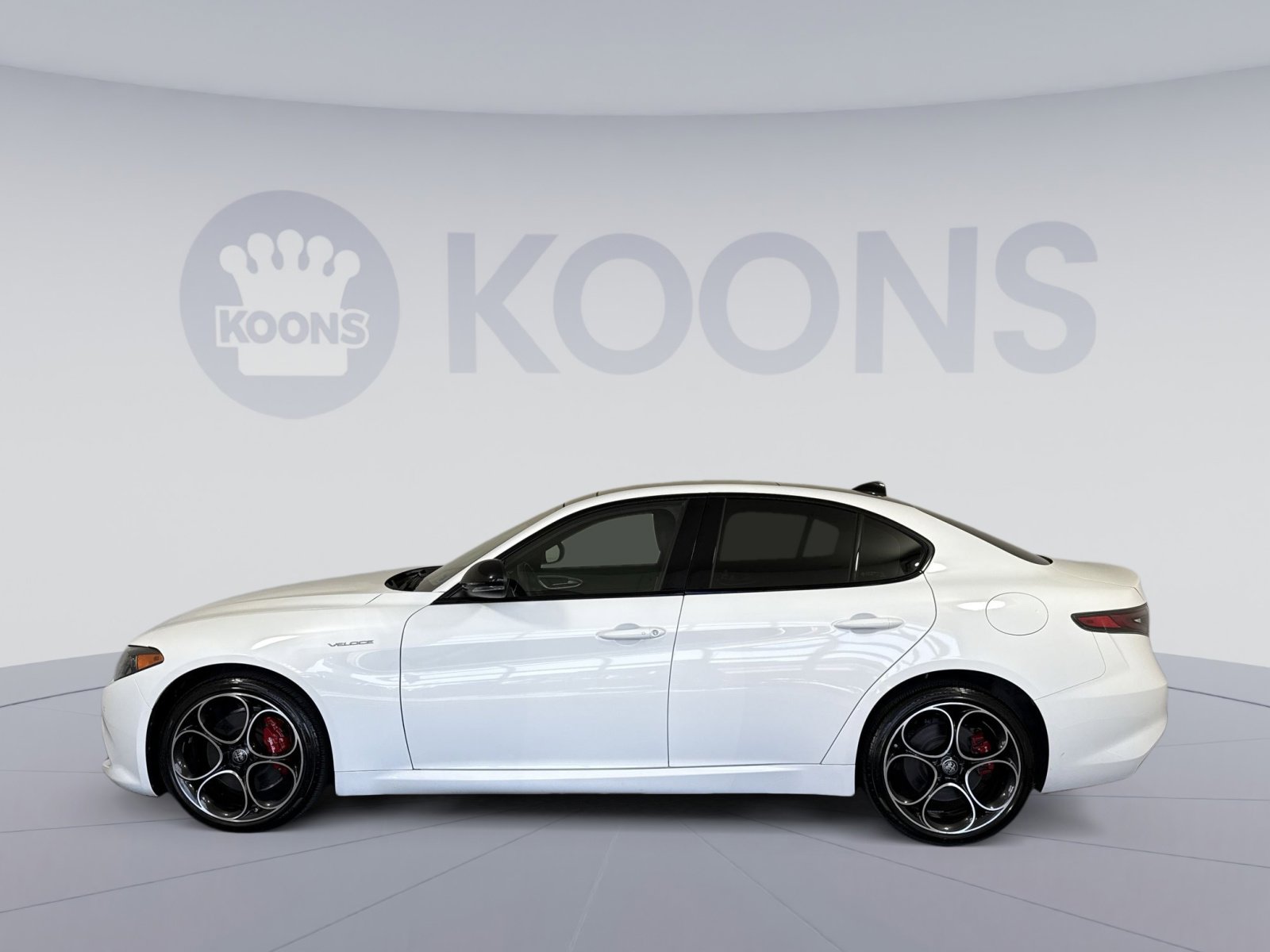 Used 2024 Alfa Romeo Giulia Veloce AWD/4WD image 2