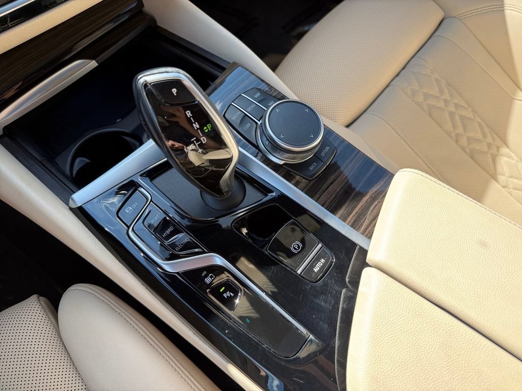 Certified 2023 BMW 530e xDrive w/ Premium Package AWD/4WD image 25