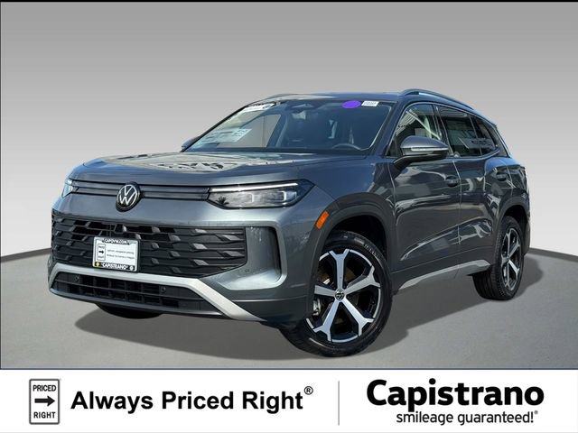 Used 2025 Volkswagen Tiguan SE image 1