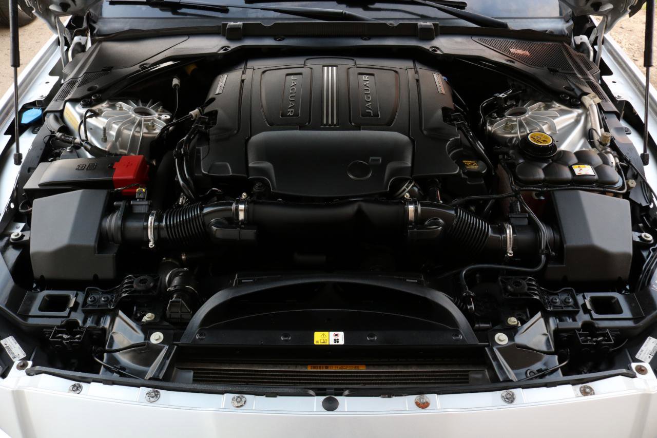 Used 2016 Jaguar XF R-Sport RWD image 48