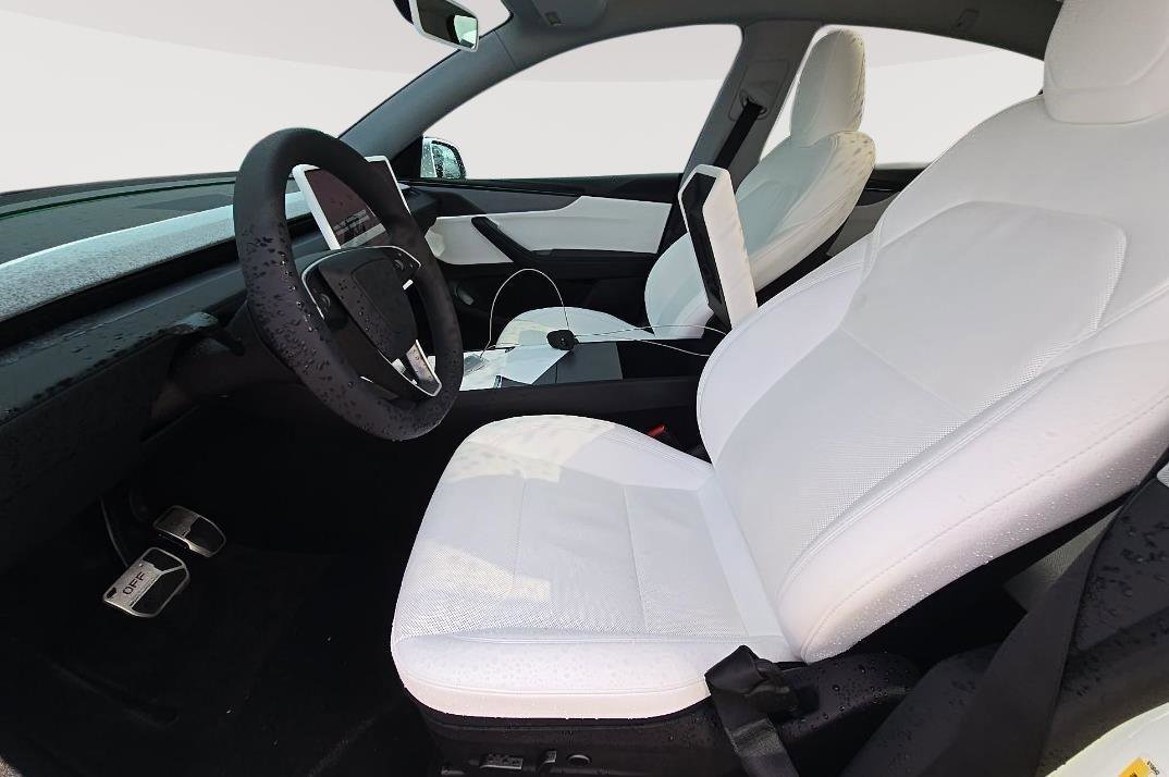 Used 2026 Tesla Model Y Long Range RWD image 4