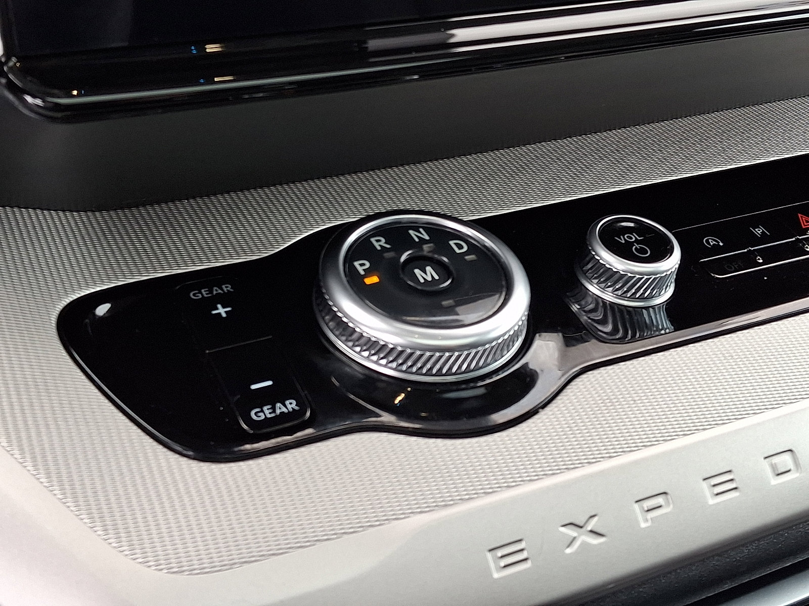 Used 2025 Ford Expedition Active image 18