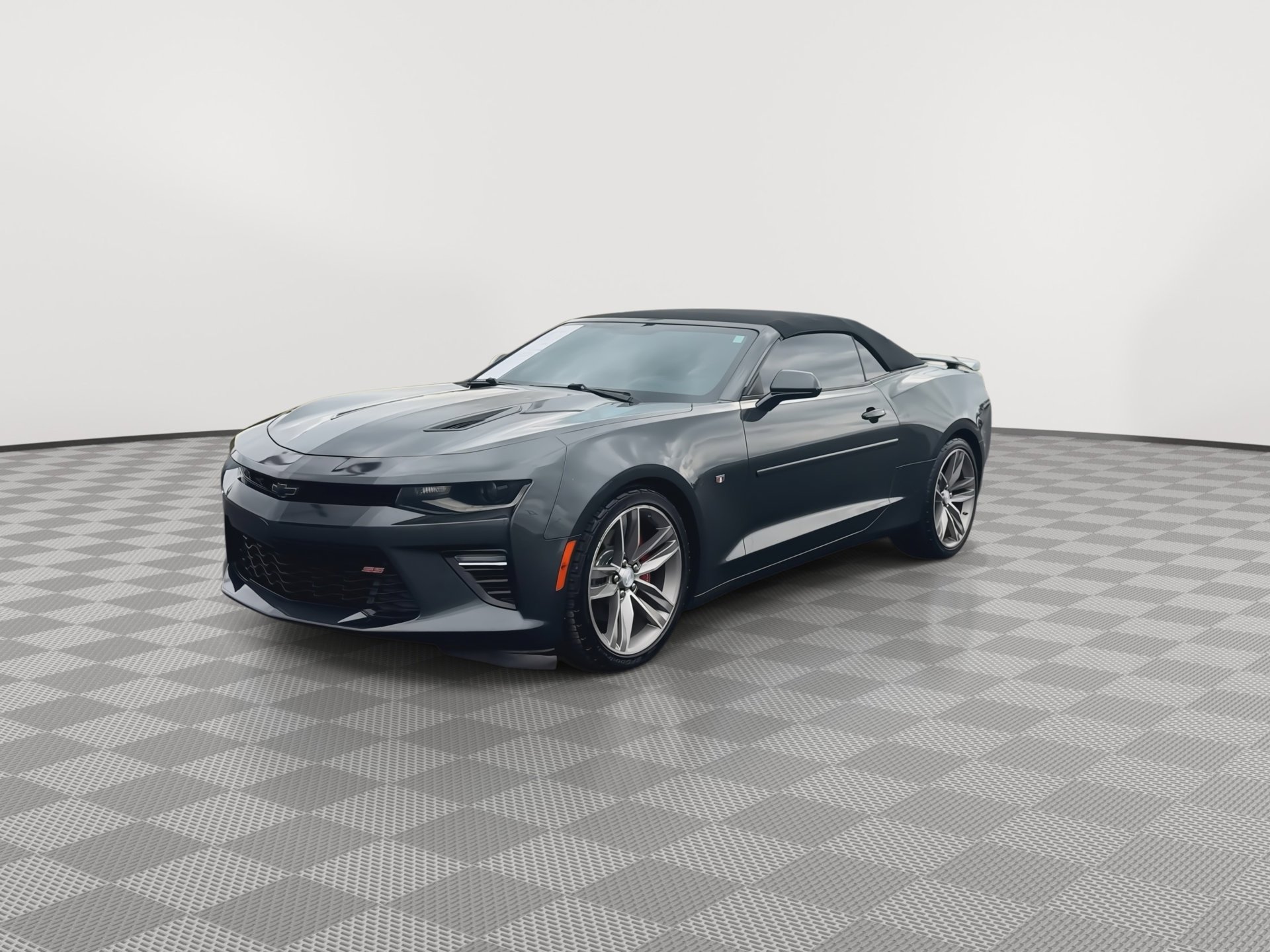 Used 2018 Chevrolet Camaro SS image 4