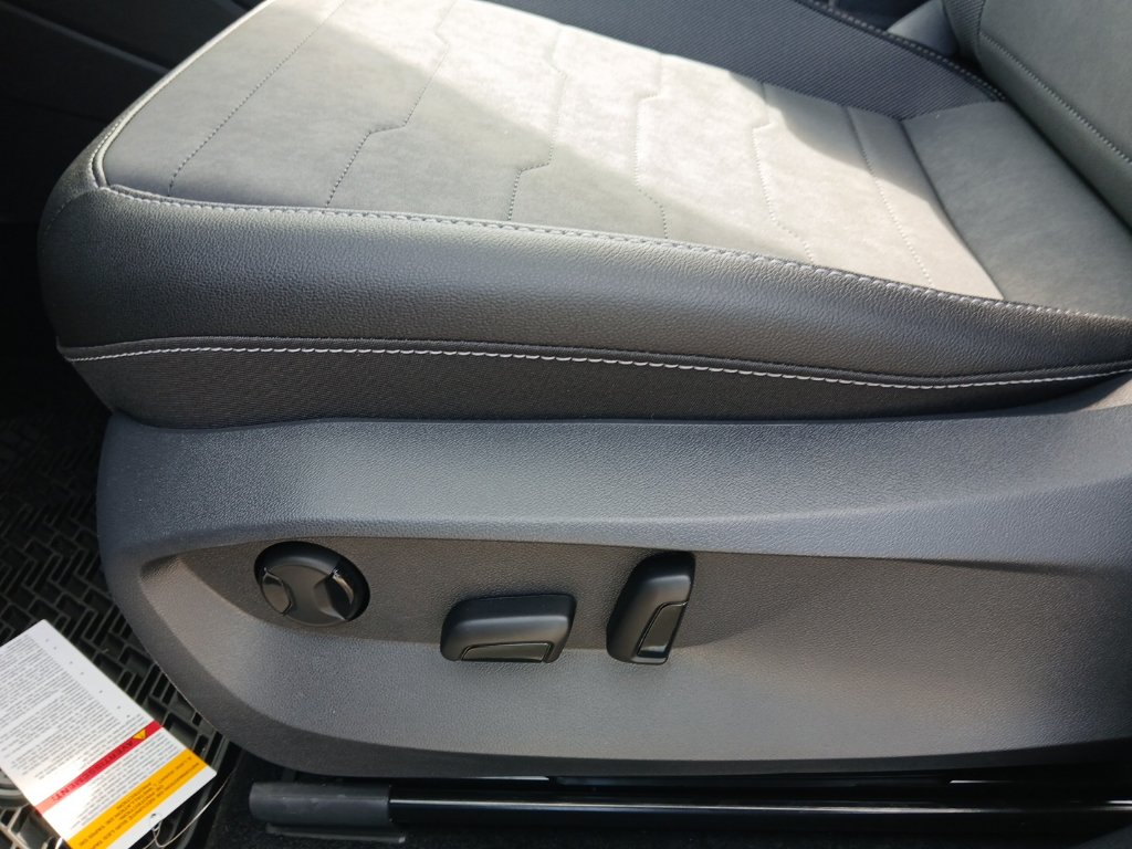 New 2027 Volkswagen Taos SE FWD image 11