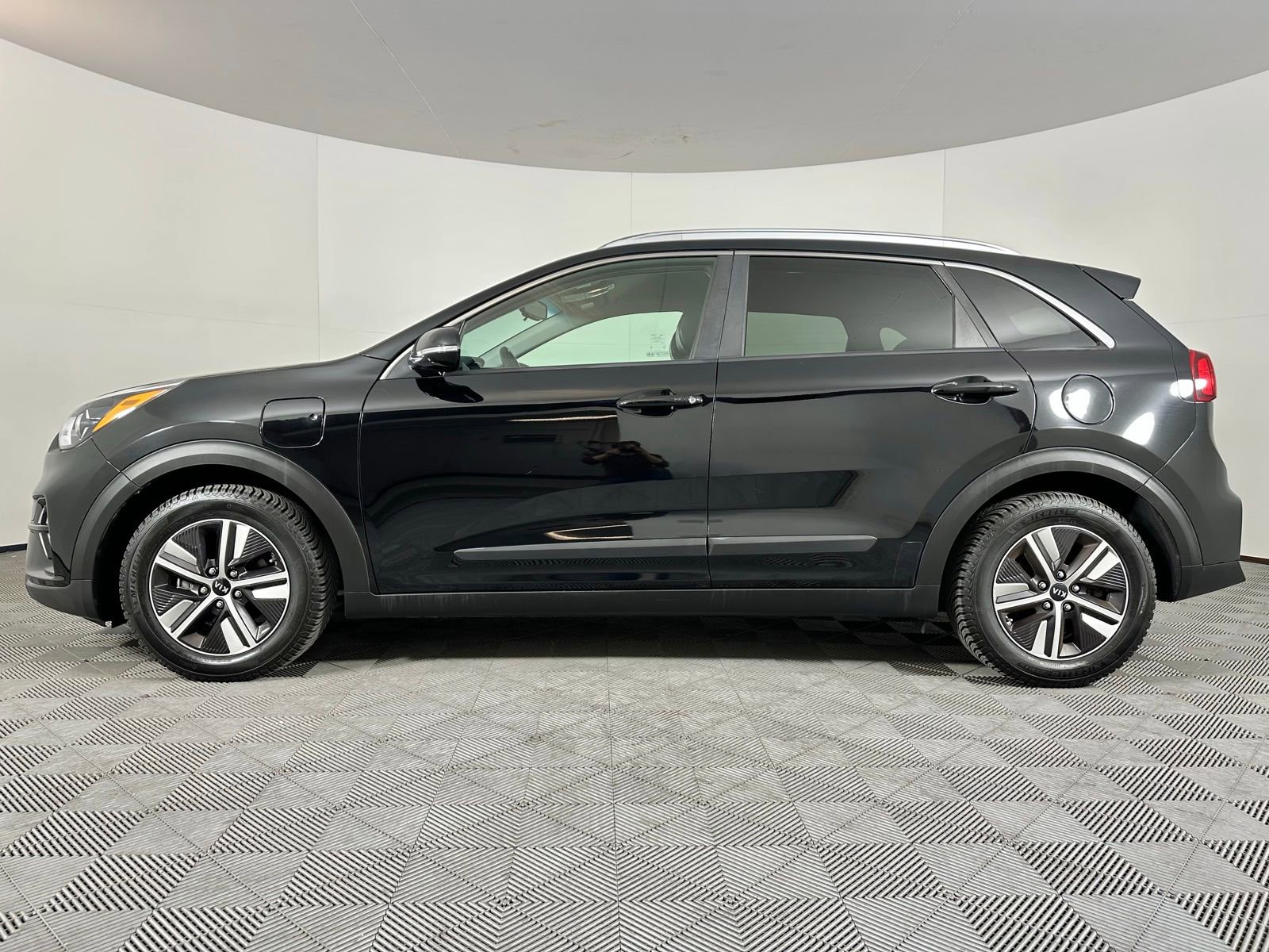 Used 2020 Kia Niro EX image 18