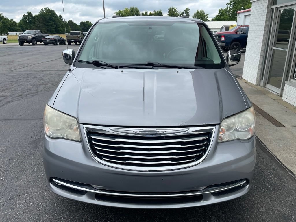Used 2013 Chrysler Town & Country Touring-L w/ Driver Convenience Group FWD image 13