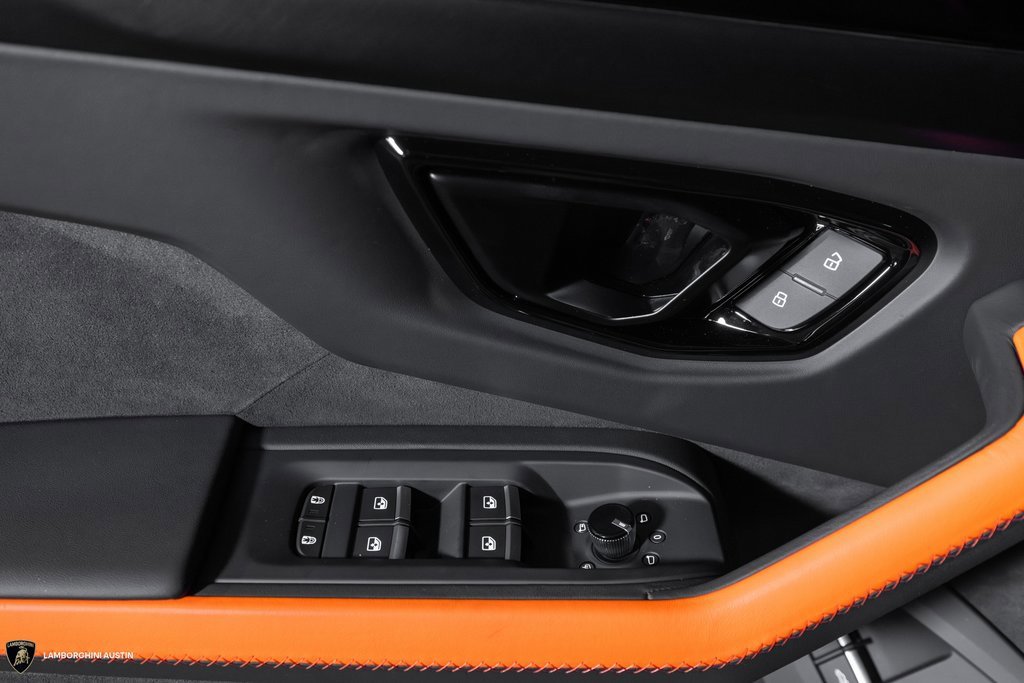 Used 2025 Lamborghini Urus SE image 23