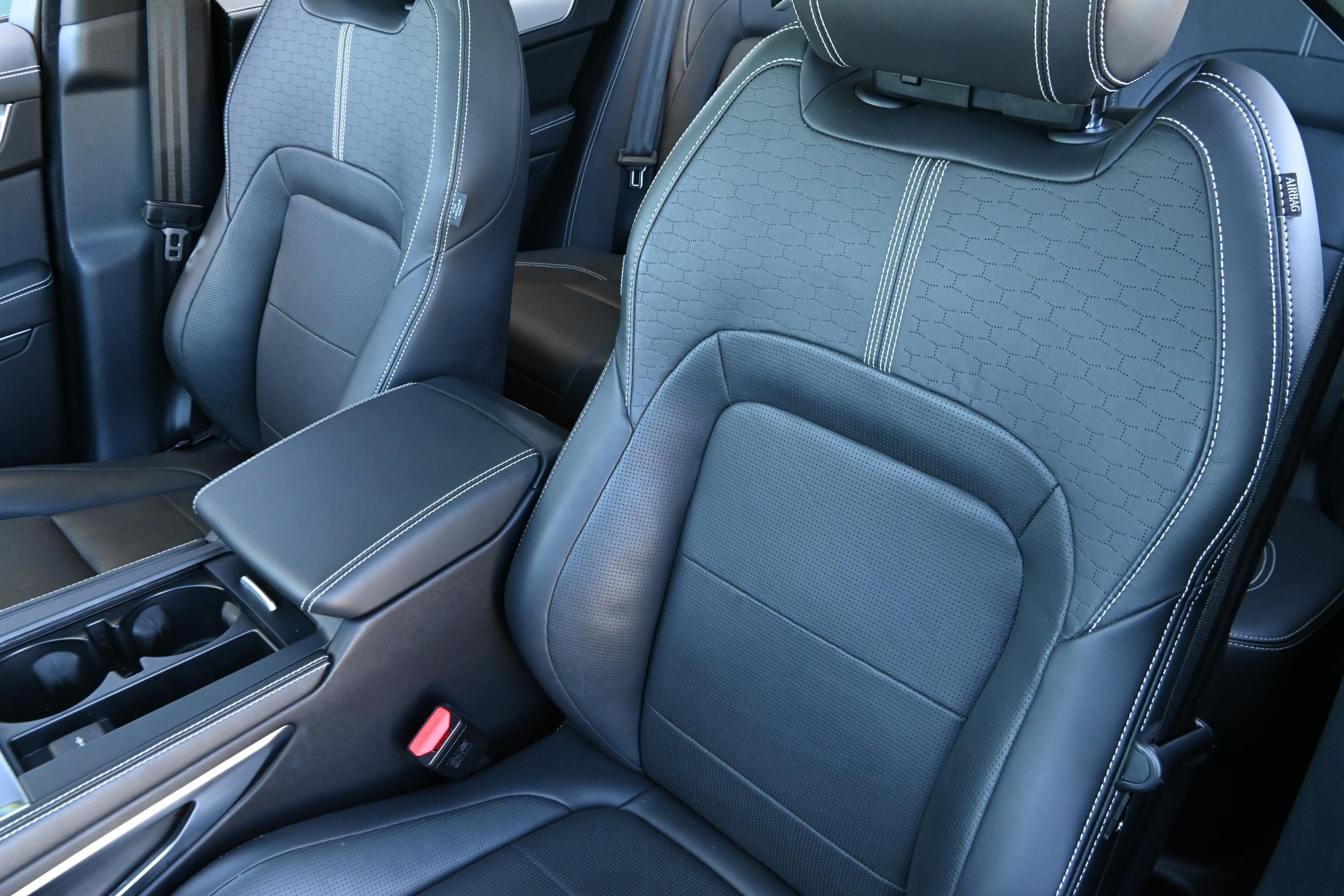 Used 2025 Jaguar F-PACE R-Dynamic S image 11