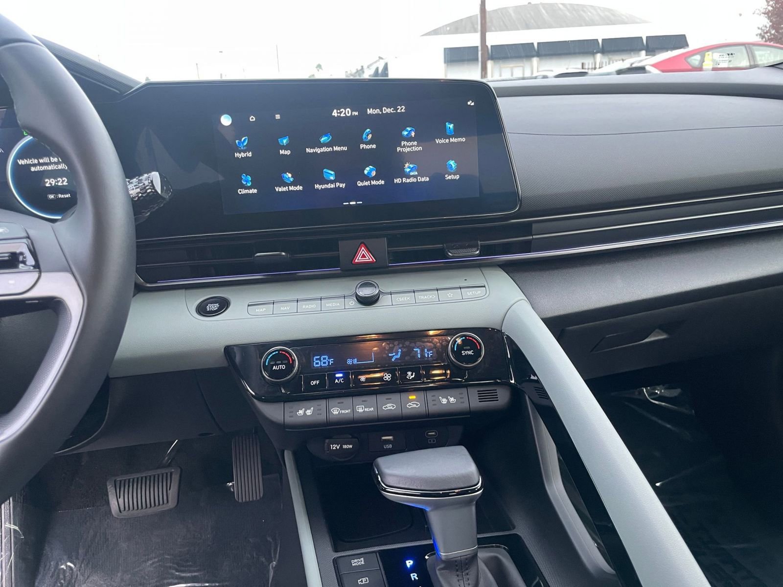 Used 2025 Hyundai Elantra Limited image 18