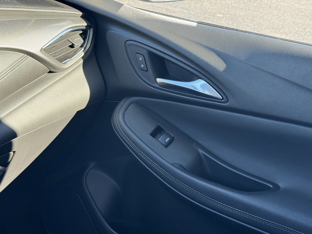 Used 2023 Buick Encore GX Select w/ Sport Touring Package image 34