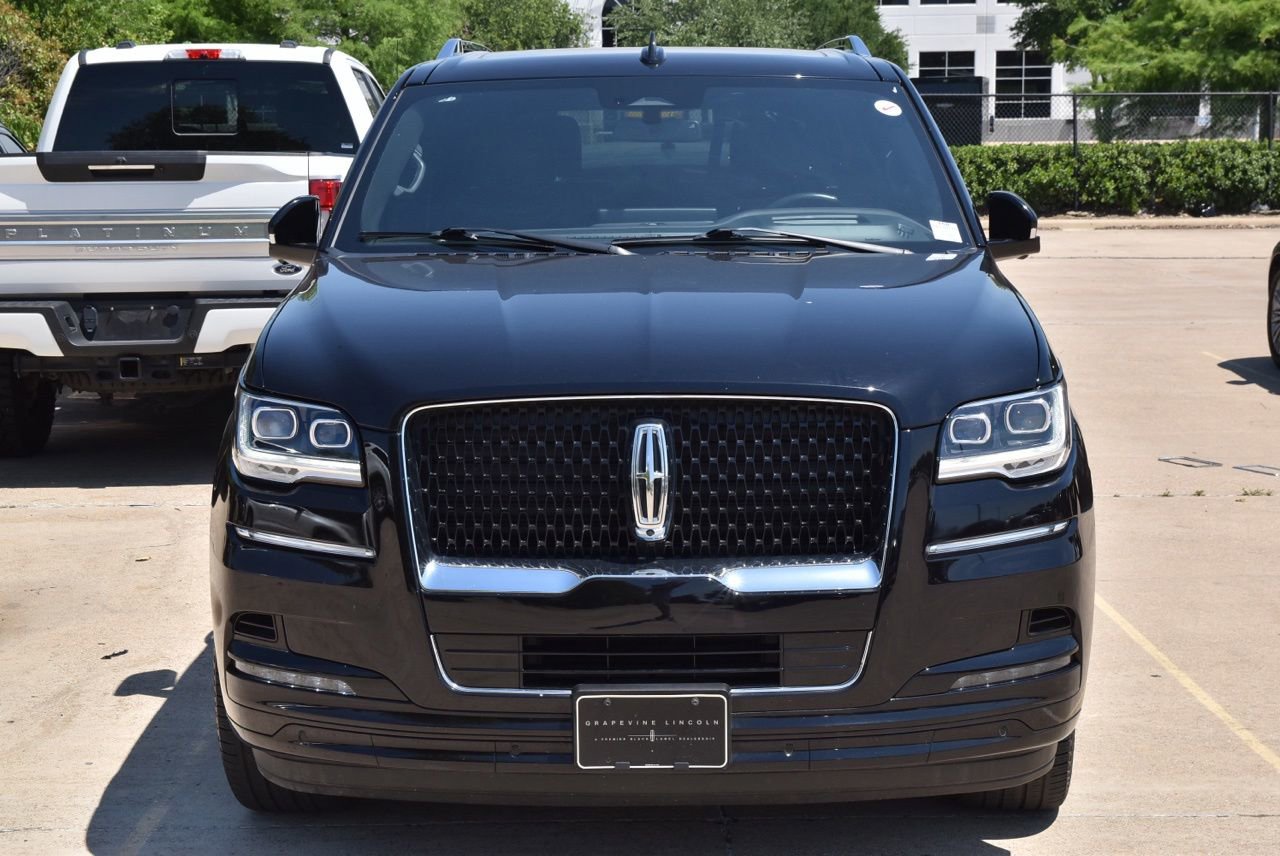 New 2024 Lincoln Navigator Reserve AWD/4WD image 3