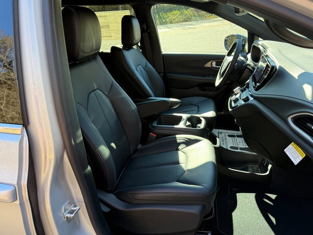 New 2026 Chrysler Pacifica Select image 23