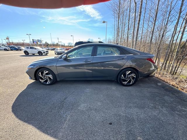 Used 2024 Hyundai Elantra Limited image 9