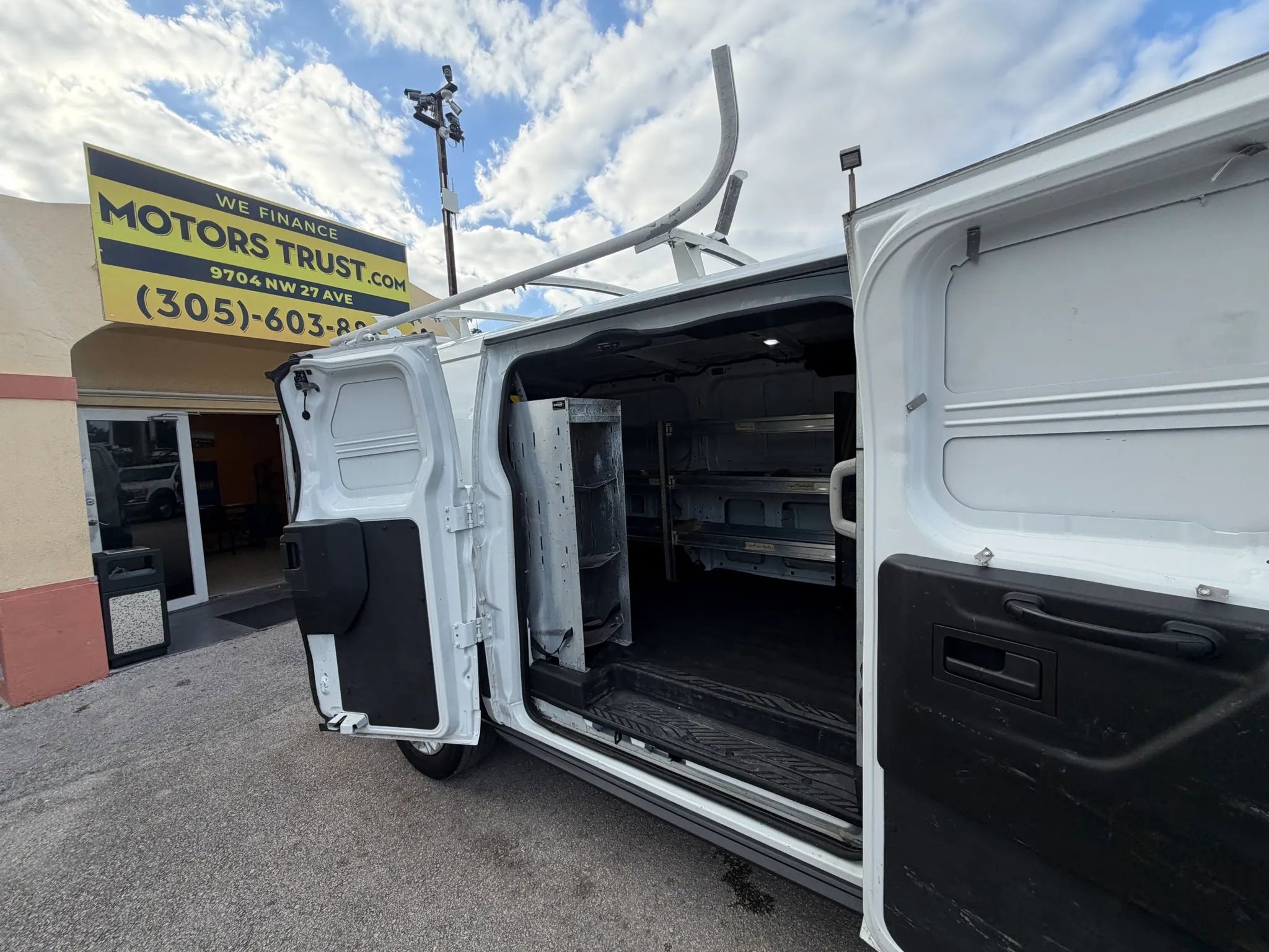 Used 2018 Ford Transit 150 130 Low Roof RWD image 9