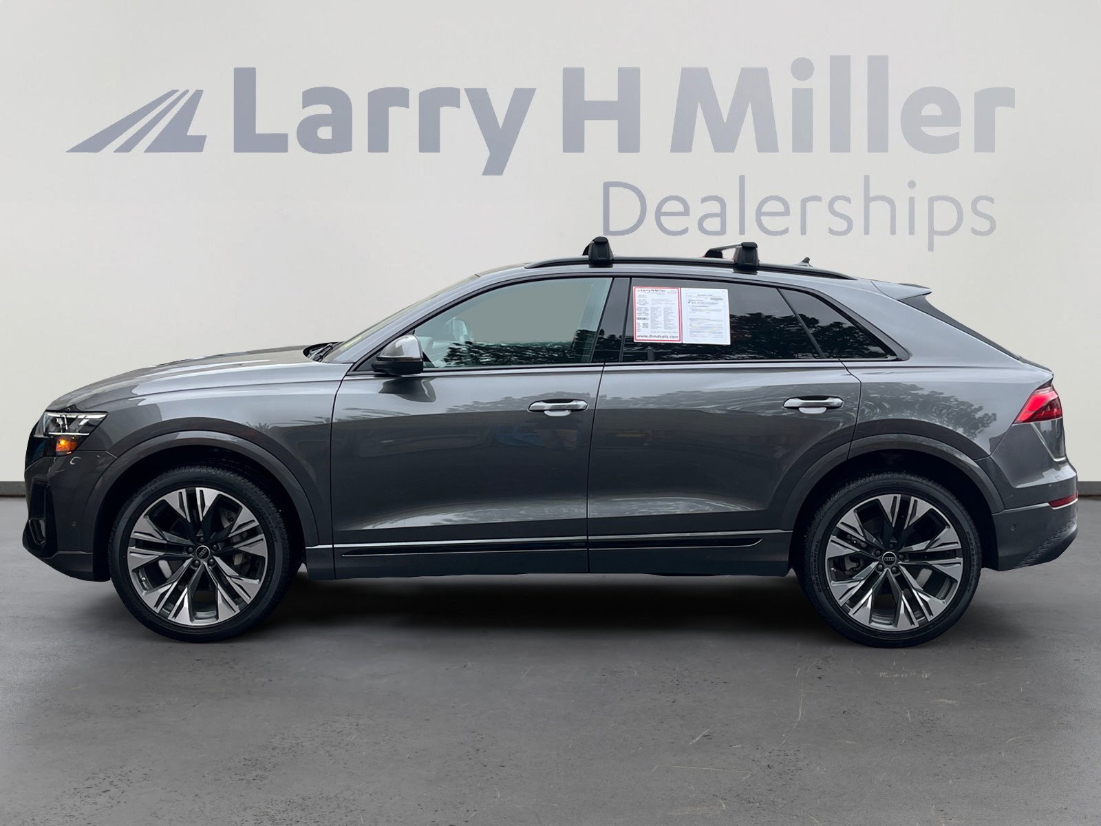 Used 2024 Audi Q8 Premium Plus w/ Premium Plus Package image 2
