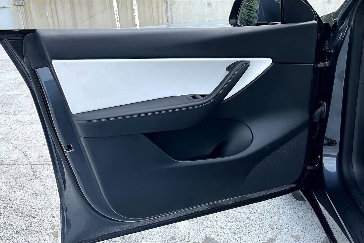 Used 2022 Tesla Model Y Performance AWD/4WD image 18
