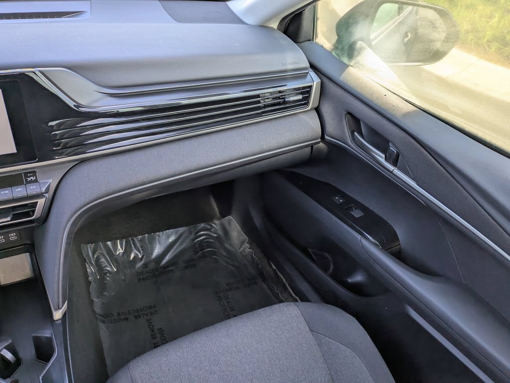 Used 2025 Toyota Camry LE FWD image 16