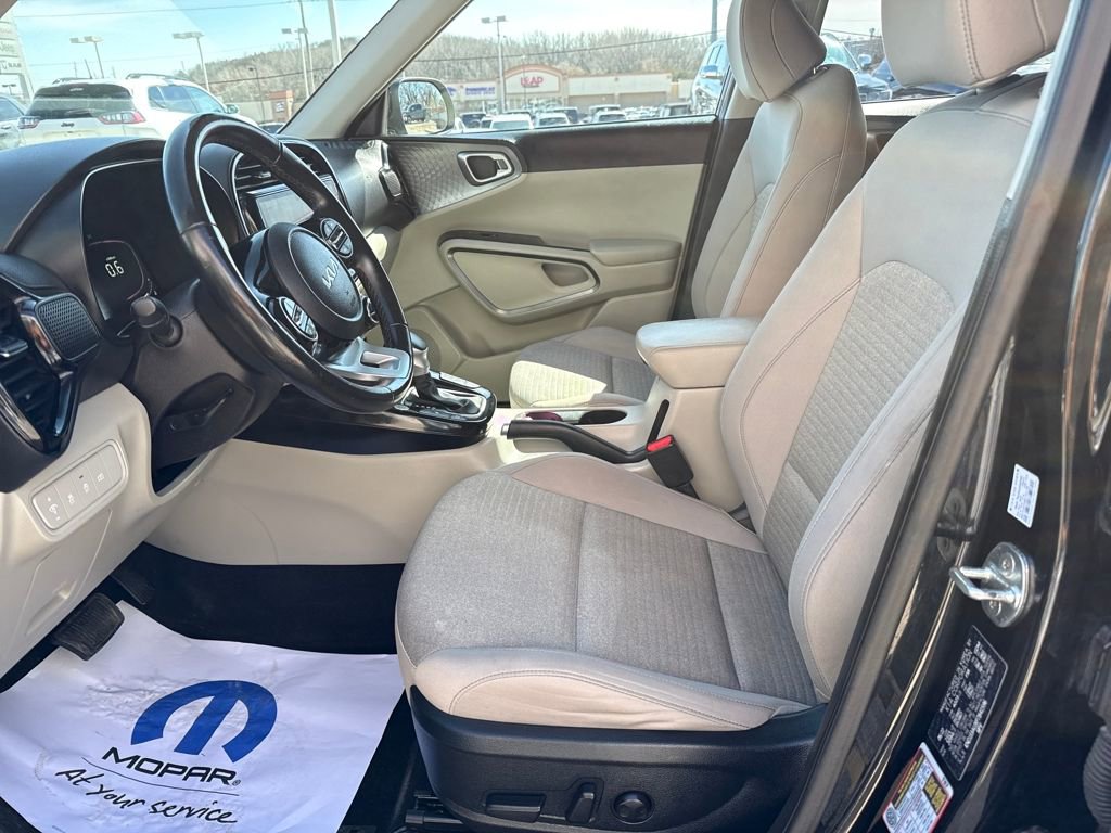 Used 2023 Kia Soul EX image 10