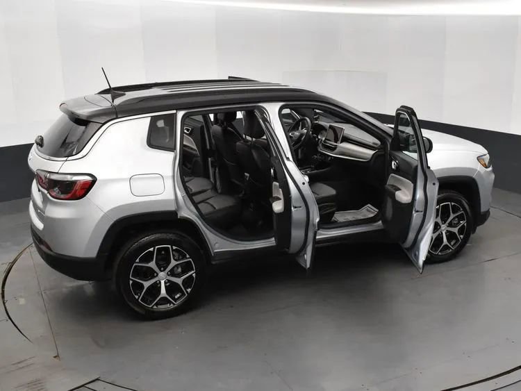 Used 2024 Jeep Compass Limited image 6