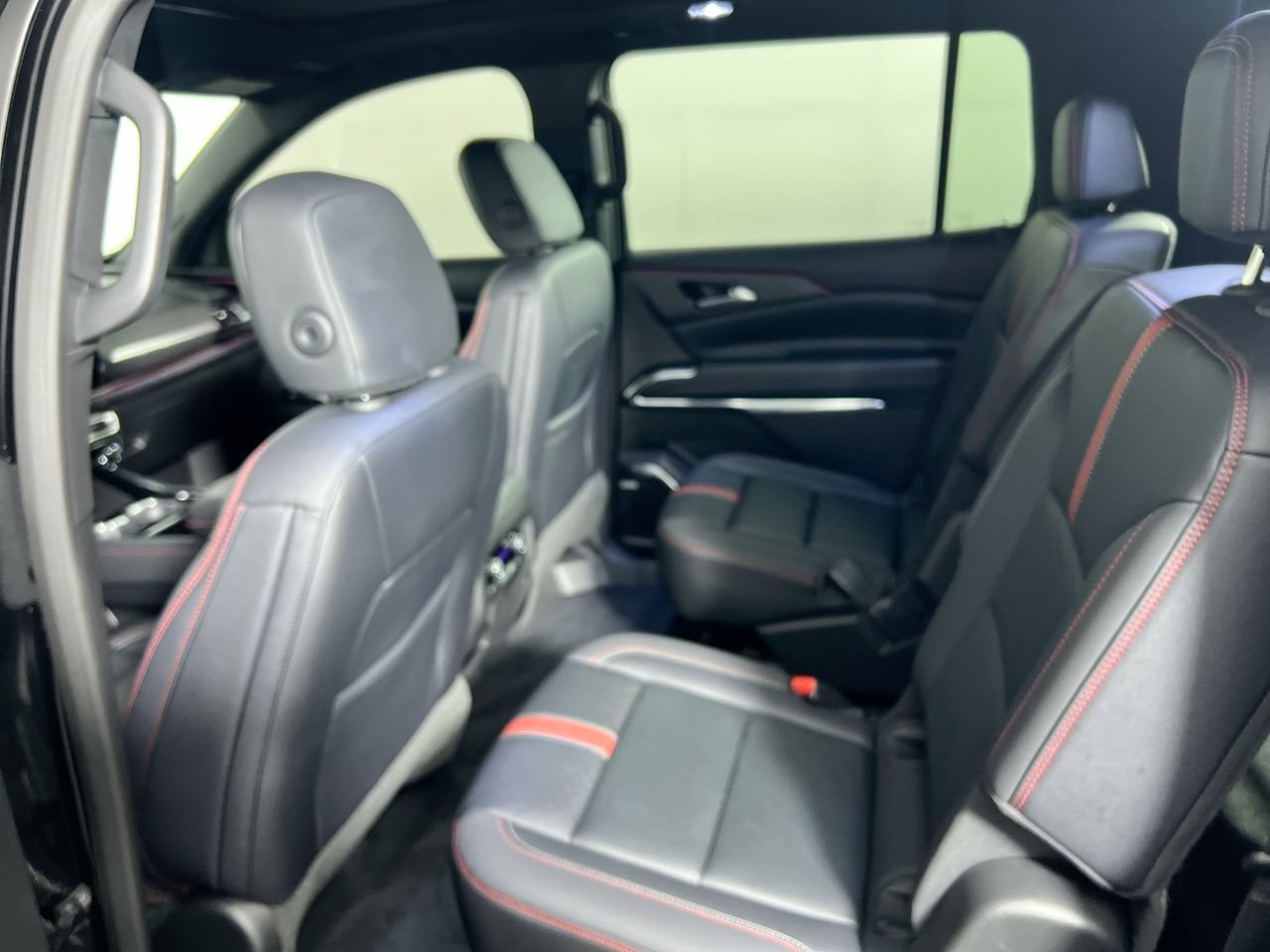 Used 2026 Chevrolet Traverse RS FWD image 18
