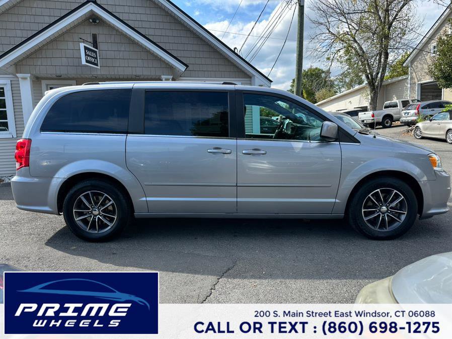 Used 2017 Dodge Grand Caravan SXT image 8