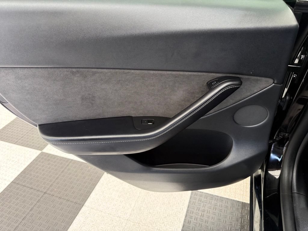 Used 2021 Tesla Model Y Long Range AWD/4WD image 20