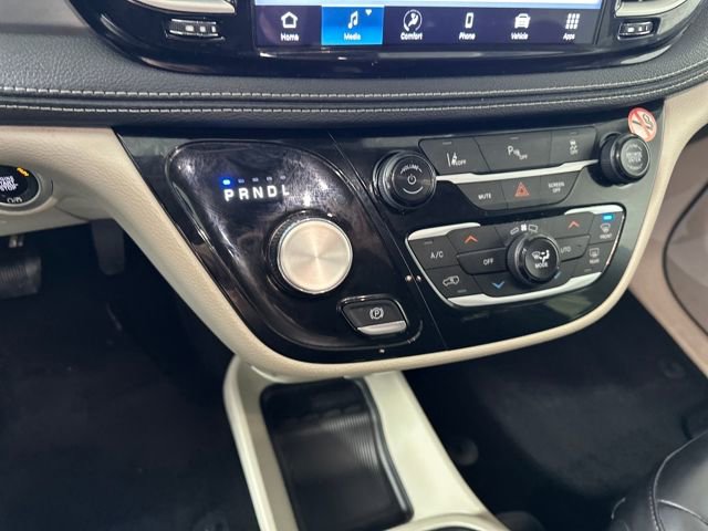 Used 2023 Chrysler Pacifica Touring-L image 20