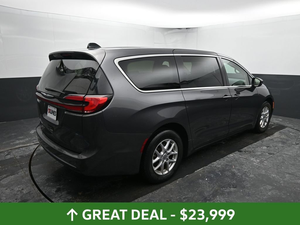 Used 2023 Chrysler Pacifica Touring-L image 15