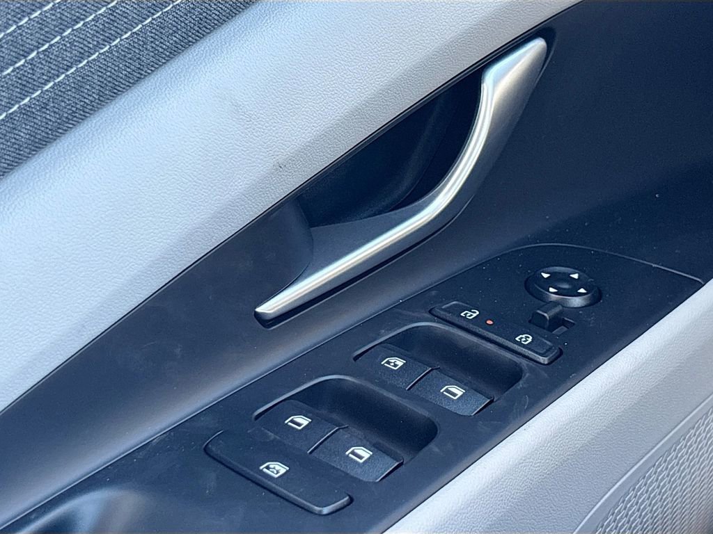 New 2025 Hyundai Elantra Limited w/ Cargo Package image 18