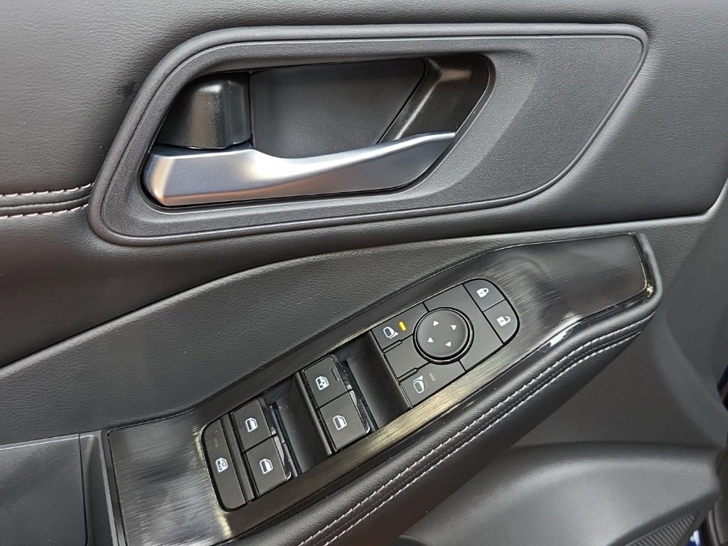 Used 2026 Nissan Rogue SV w/ SV Premium Package image 26