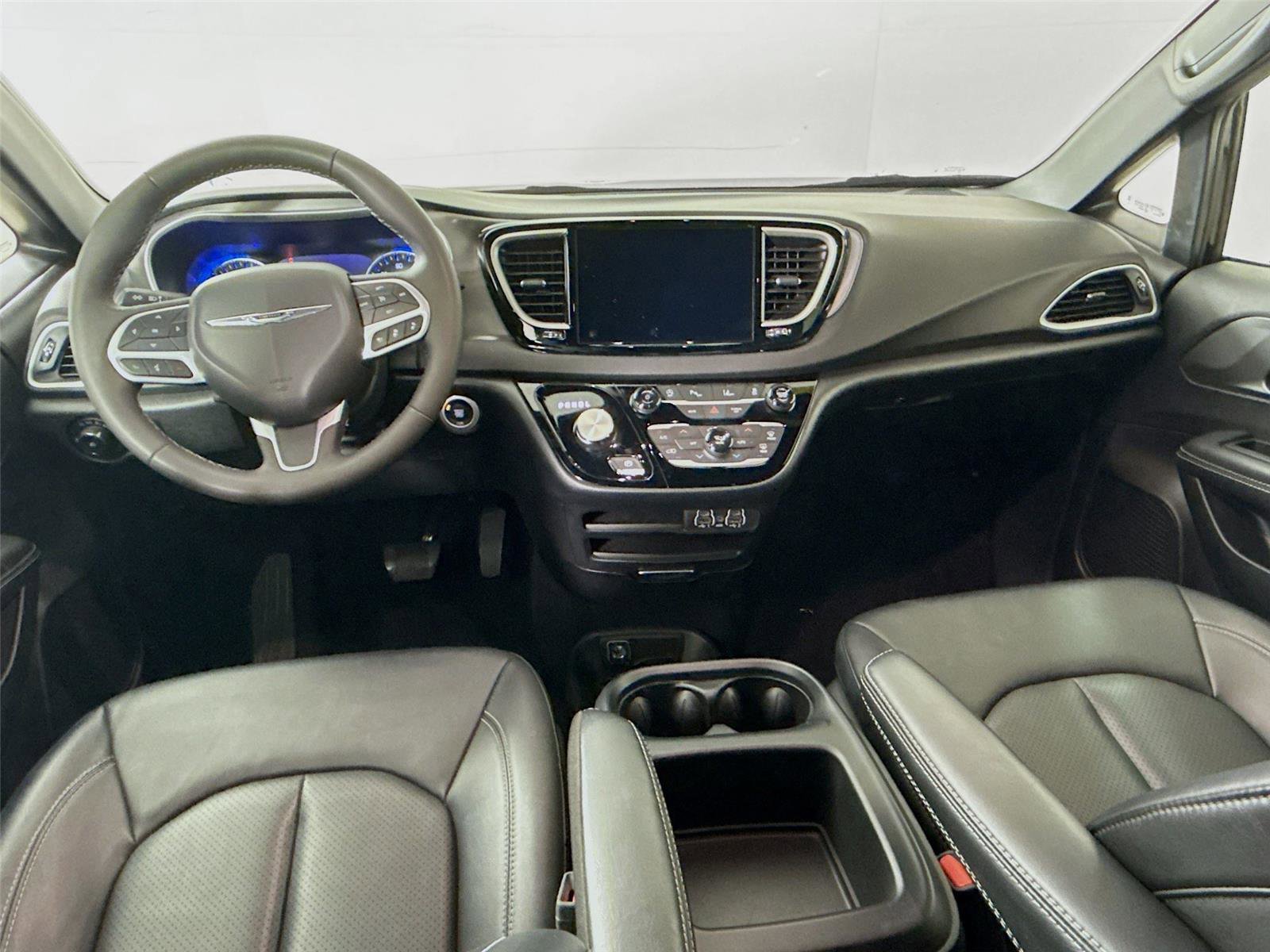 Used 2025 Chrysler Pacifica Select image 31