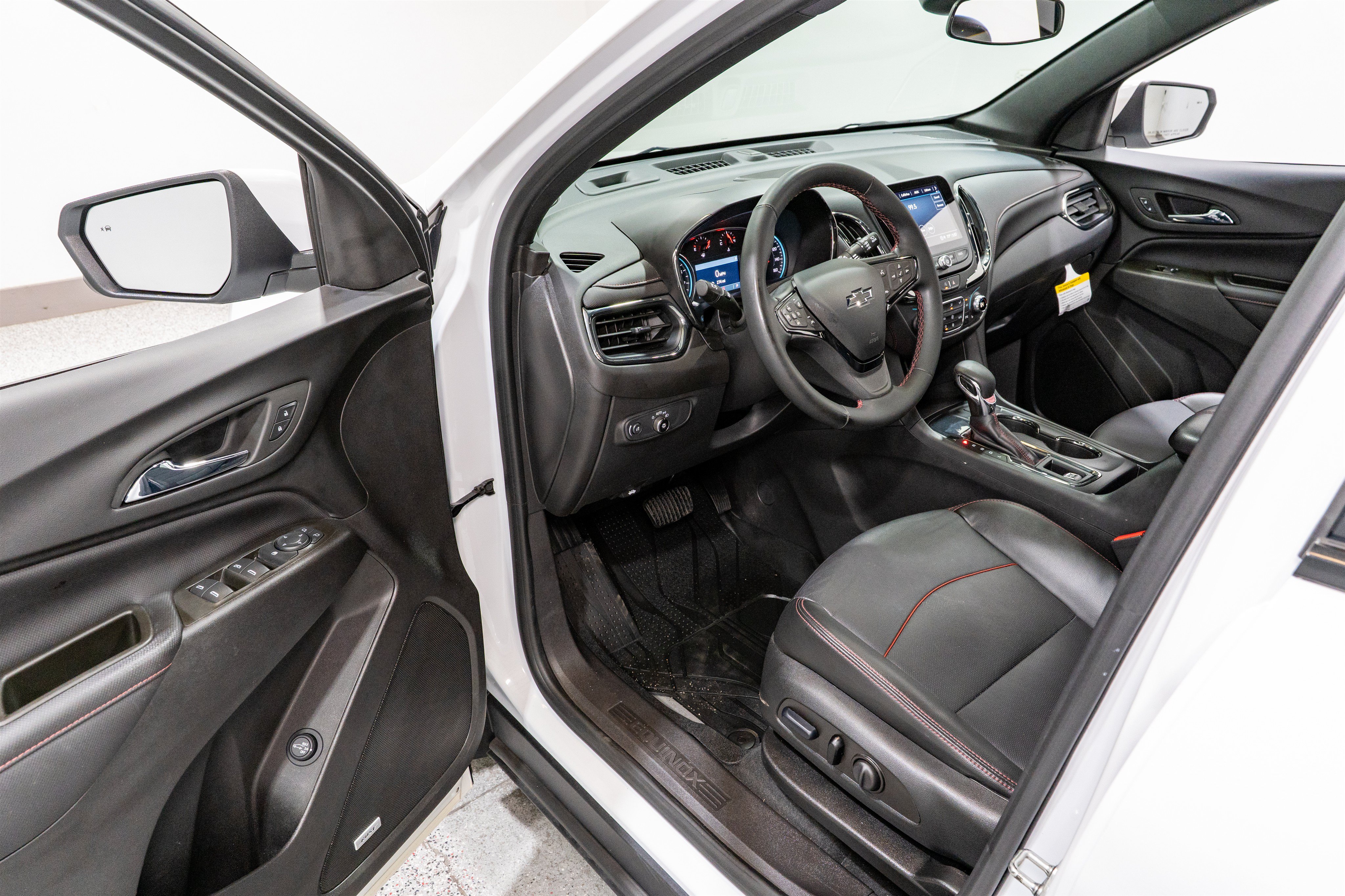 Used 2024 Chevrolet Equinox RS w/ RS Leather Package FWD image 12