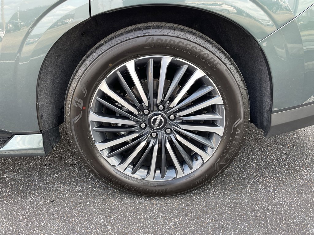 Certified 2025 Nissan Armada Platinum Reserve image 28