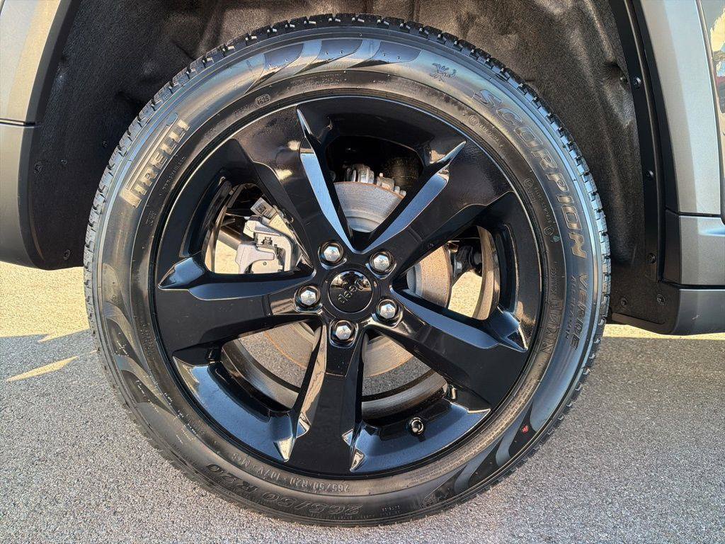 New 2026 Jeep Grand Cherokee Limited w/ Limited Altitude Package RWD image 12