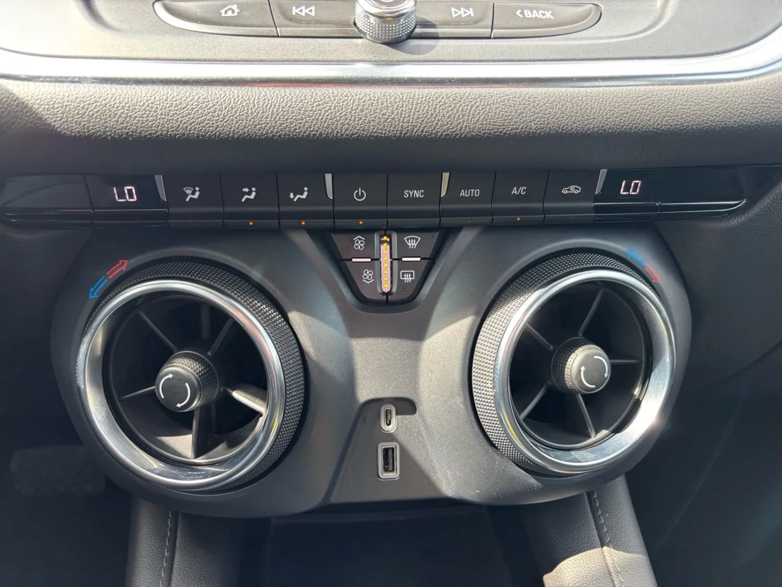 Used 2022 Chevrolet Blazer LT FWD image 30