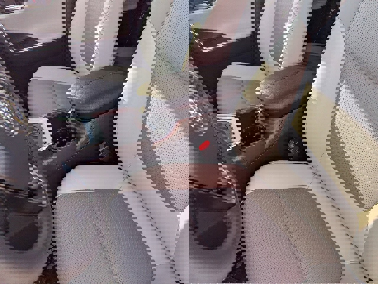 Used 2023 Toyota RAV4 Limited image 19