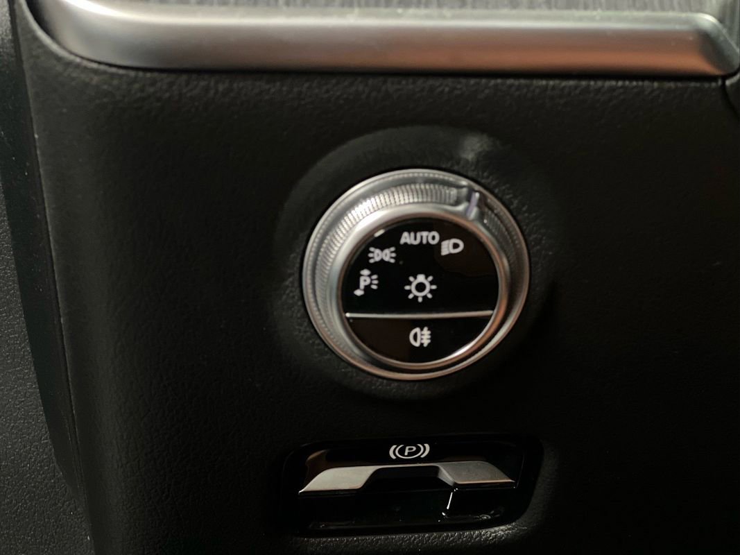 Used 2023 Mercedes-Benz C 300 4MATIC Sedan image 24