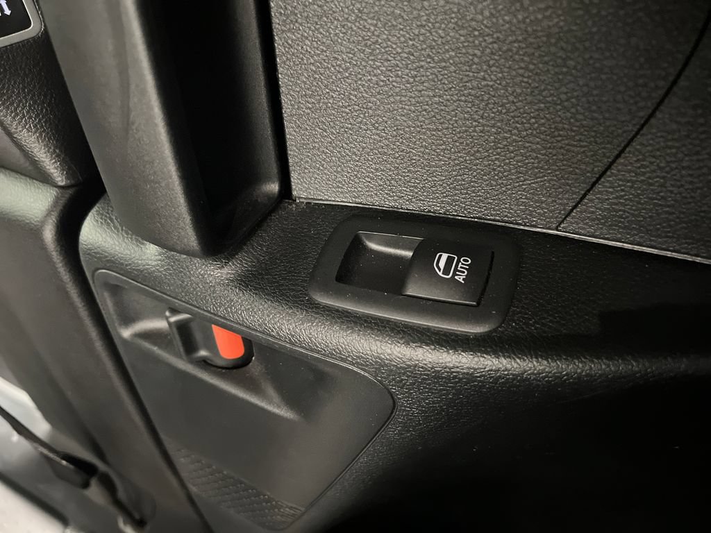 Used 2025 Chrysler Pacifica Select FWD image 35
