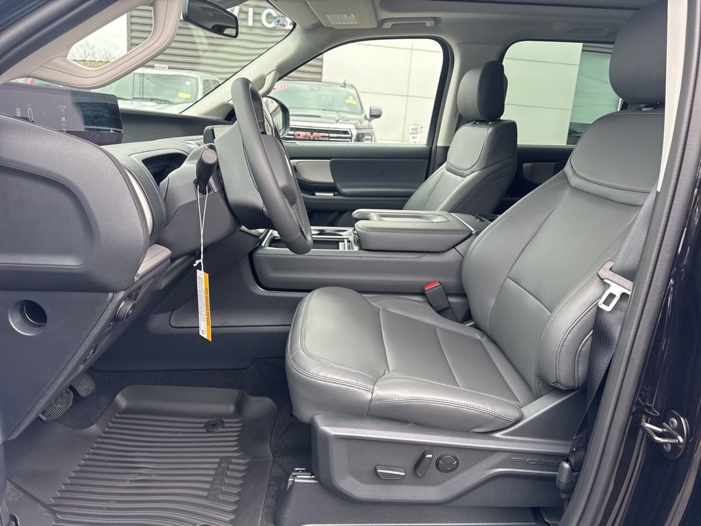 New 2026 Ford Expedition Active image 11