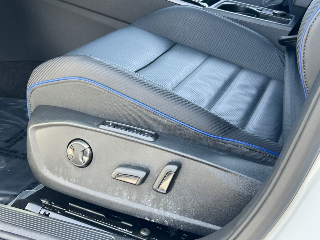 Used 2025 Volkswagen Golf R 2.0T image 22