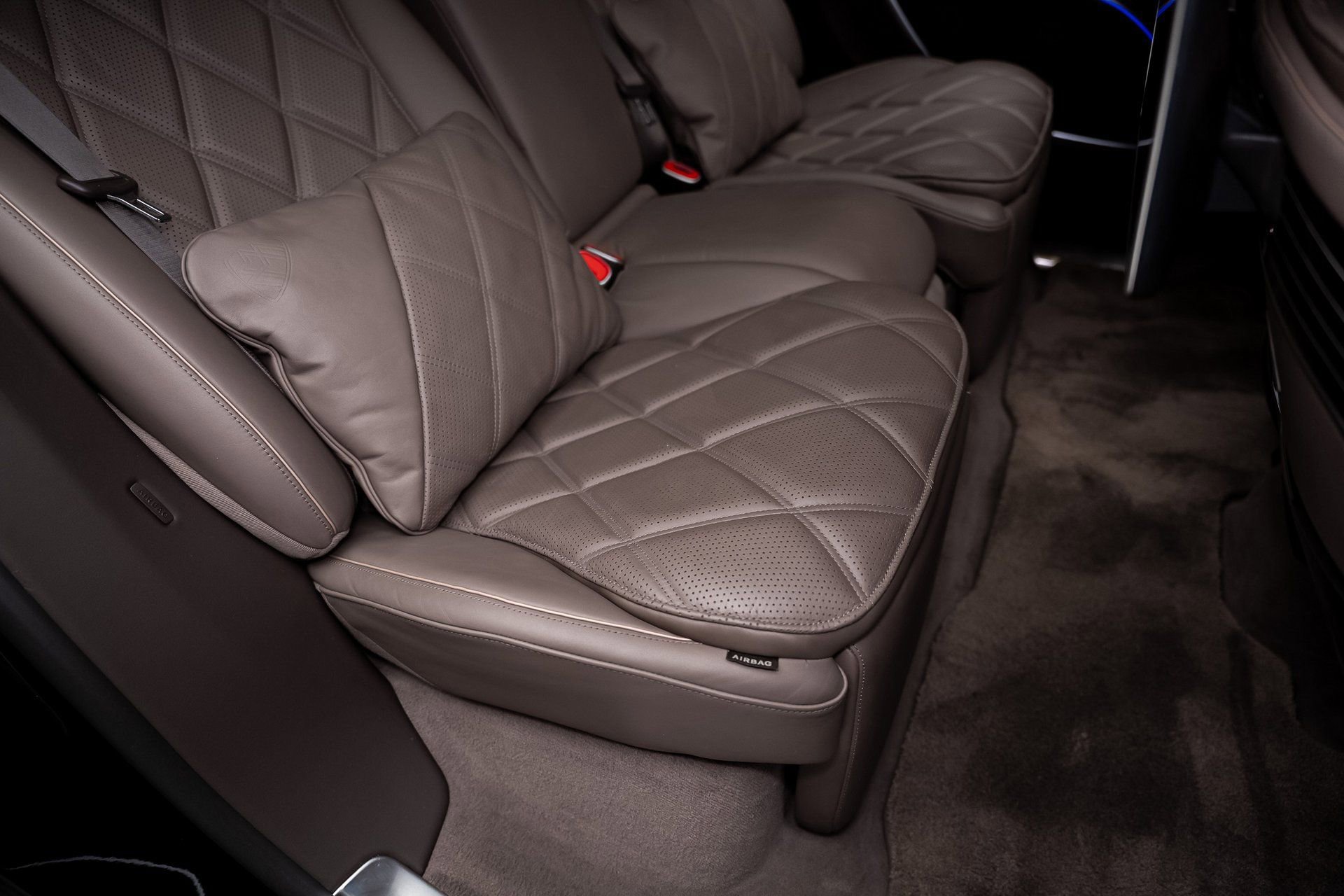 Used 2024 Mercedes-Benz Maybach EQS 680 4MATIC image 65